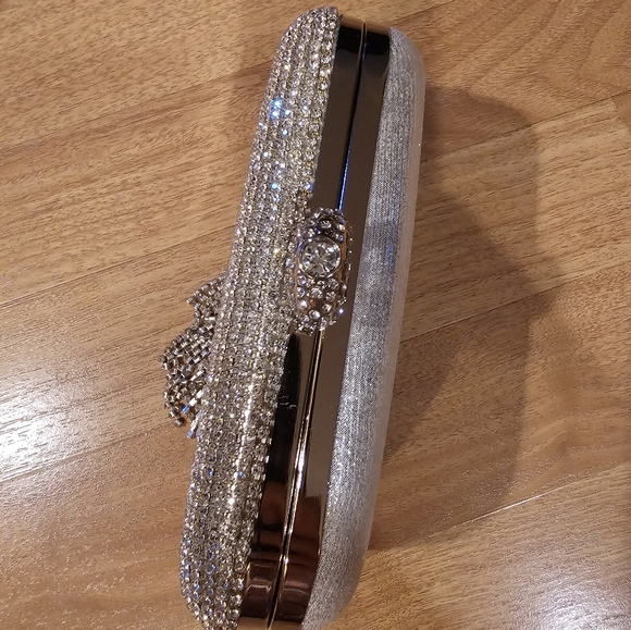 Clutch - Picture 3 of 8